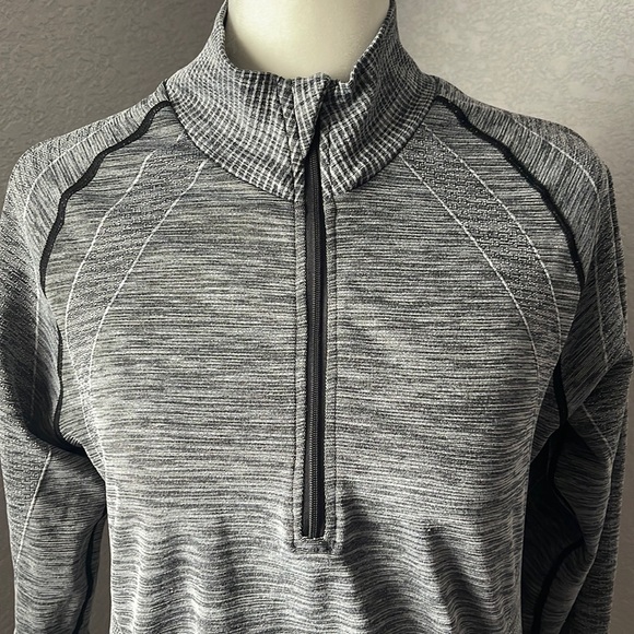 Saucony | 1/4 Zip Pullover - Picture 2 of 7